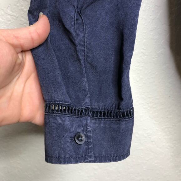 Anthropologie Cloth & Stone dark blue eyelet trim button down top size Medium - Picture 13 of 15